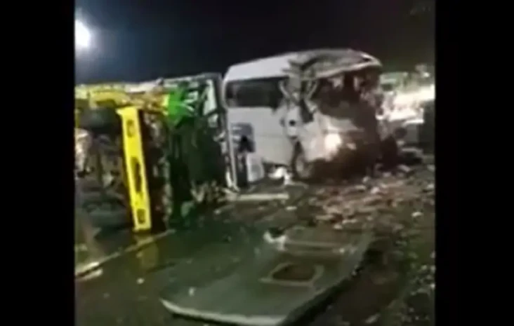 5 Korban Tewas Tabrakan...