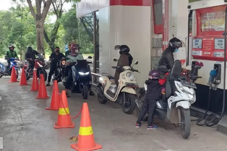 Harga Pertamax Naik,...