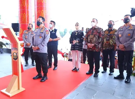 Resmikan Gedung Presisi...