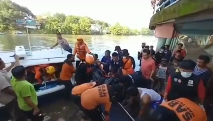 2 Kapal Jolloro Tabrakan...