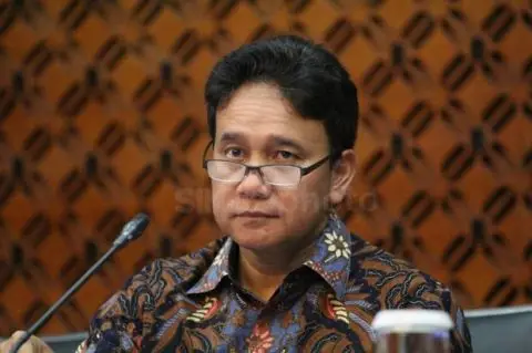 Profil Mirza Adityaswara,...
