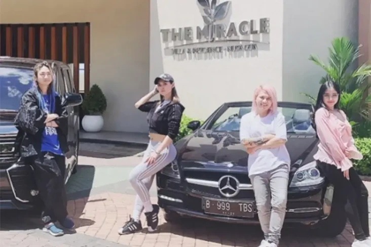 Tiba di Bali, Maria...
