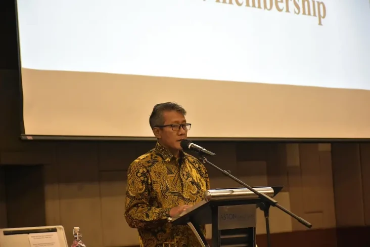 Dr. Edmon Makarim Terpilih...
