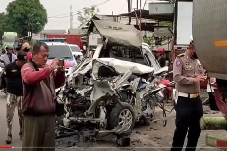Tabrakan Maut di Jalur...