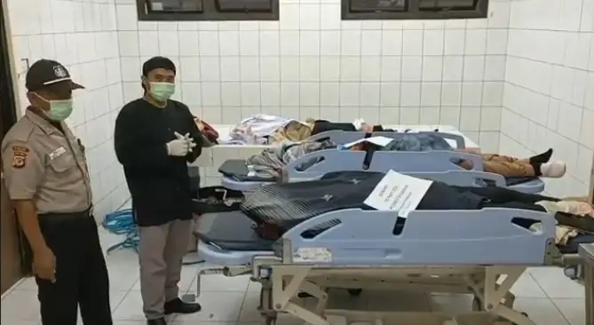 6 Korban Tewas Tabrakan...