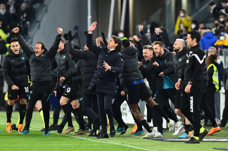 Inter Dekati Tangga...