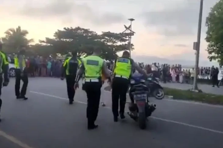 Polisi Bubarkan Balap...