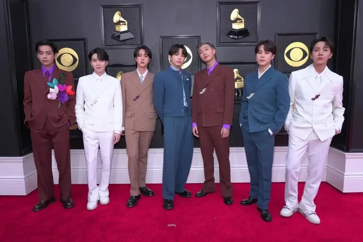Potret BTS dalam Balutan...