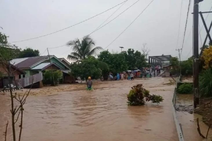 Tanggul Sungai Lonsiou...