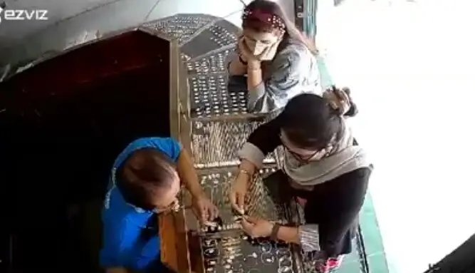Begini Aksi 2 Wanita...