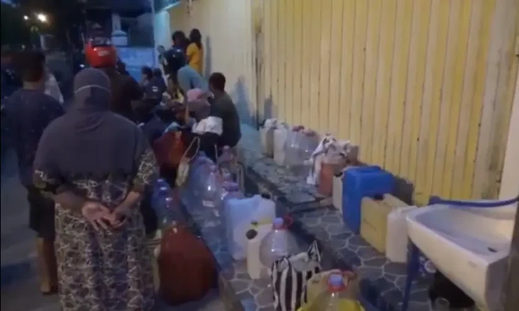 Demi Minyak Goreng,...