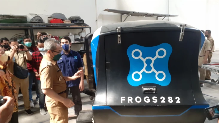 Tinjau Pabrik Drone...