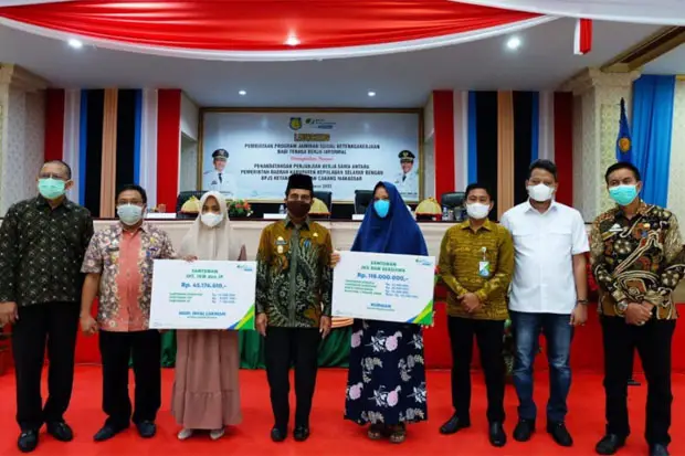 Ribuan Tenaga Kerja...