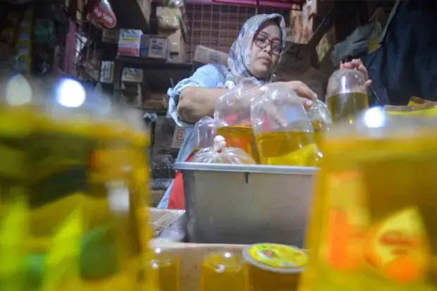Pedagang Keluhkan Minyak...