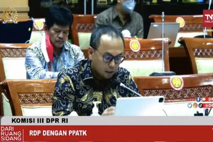 Rapat dengan Komisi...