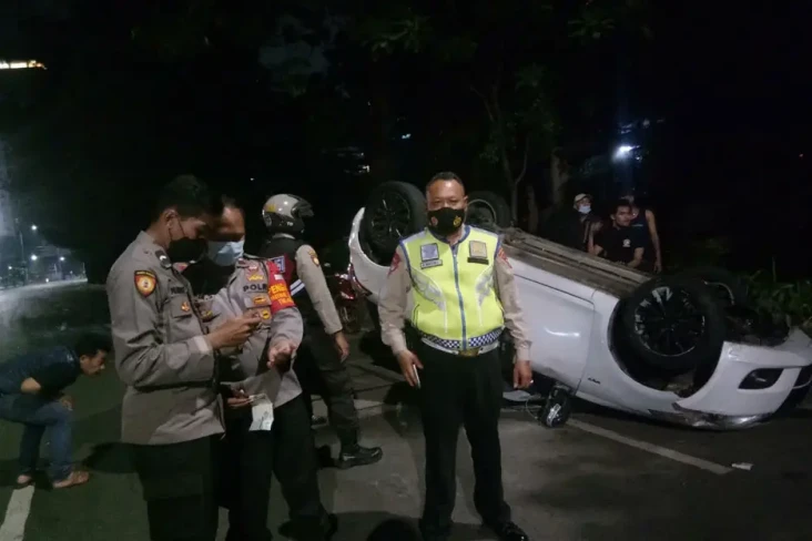 Hilang Kendali, Mobil...
