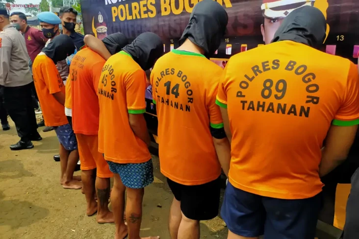 1 Malam Beraksi di 3...