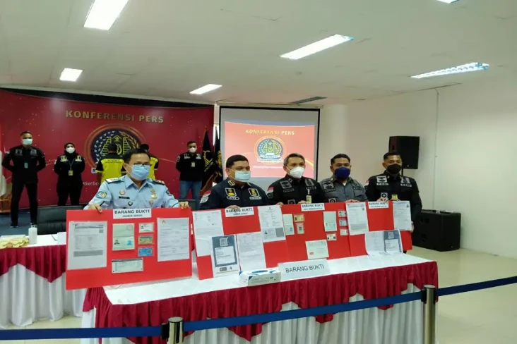 Pakai Visa Palsu, WNA...