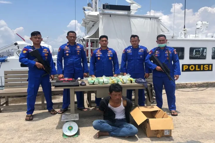 Penumpang Kapal Roro...