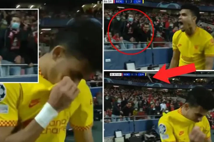 Rayakan Gol di Depan...