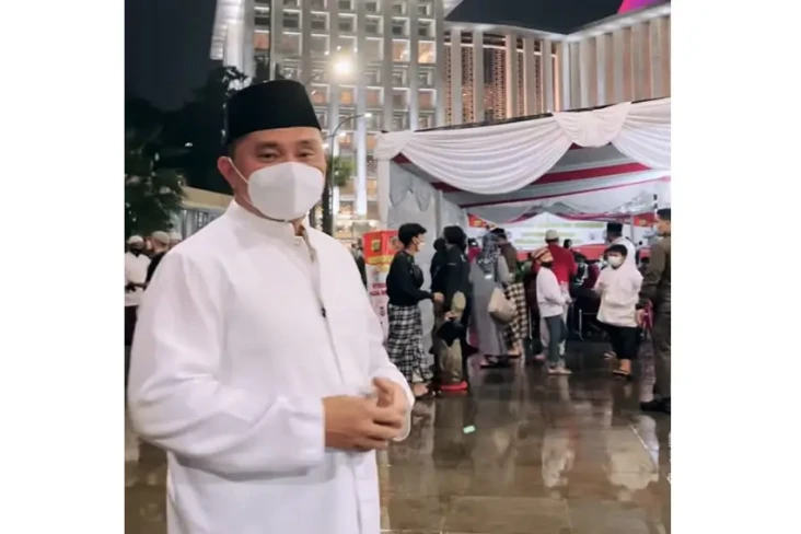 Pagi, Siang, dan Malam,...