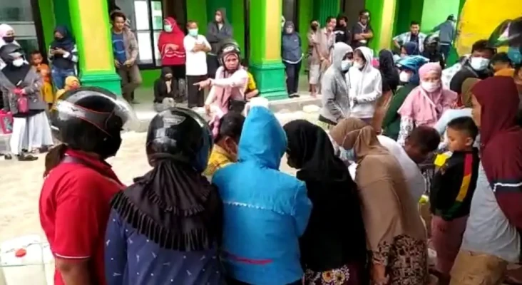 Terobos Antrean Minyak...