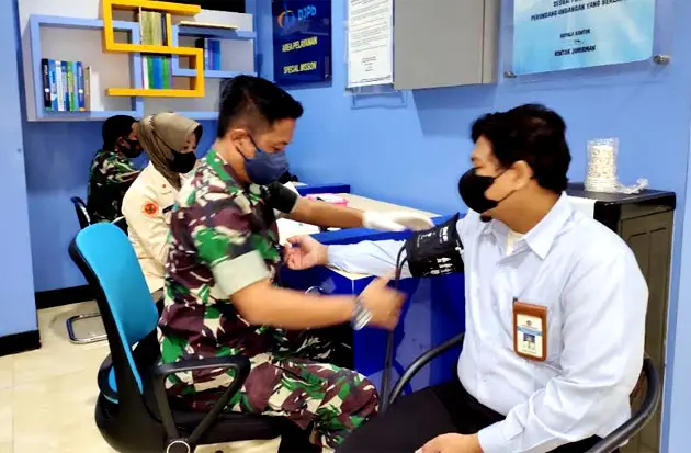 Dibantu TNI, Pegawai...
