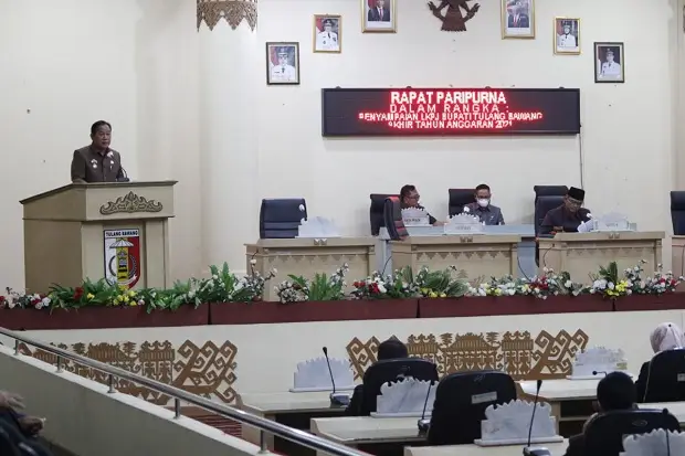 Rapat Paripurna DPRD,...