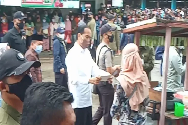 Bagikan Bantuan Modal...