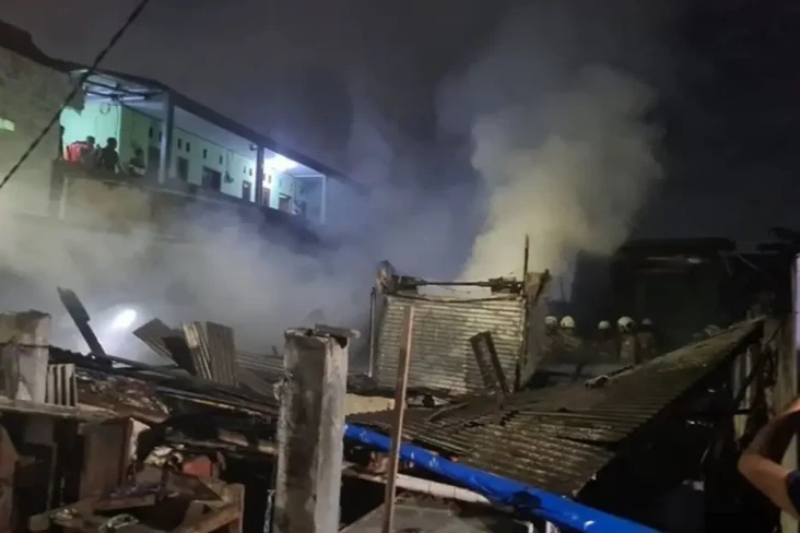 Diduga Gara-gara Petasan,...