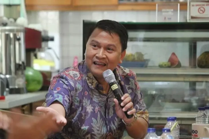 Anies-AHY atau Prabowo-Puan,...