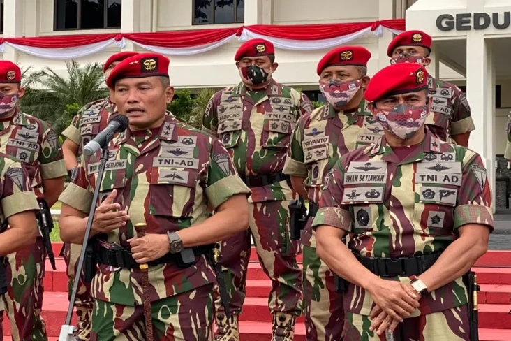 Jabat Danjen Kopassus,...