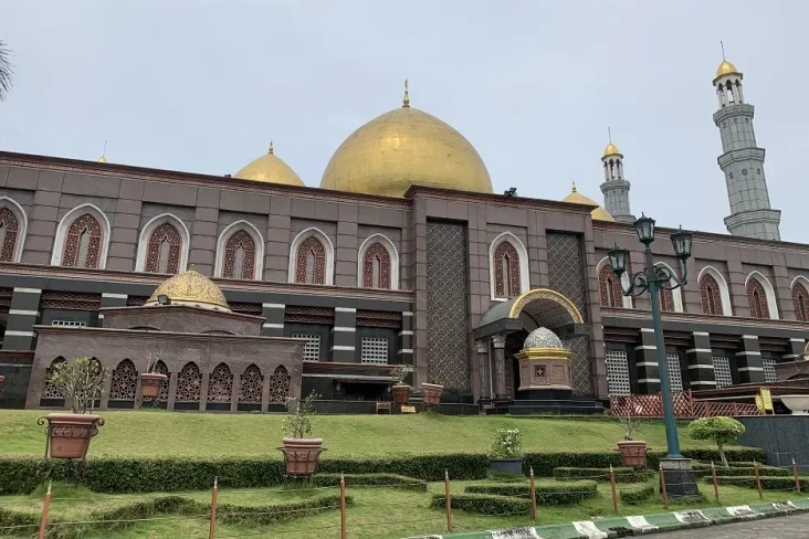 Megahnya Masjid Kubah...