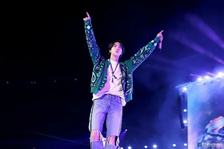 Jin BTS Masih Cedera,...