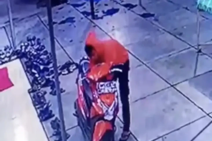 Kurang Semenit, Garong...