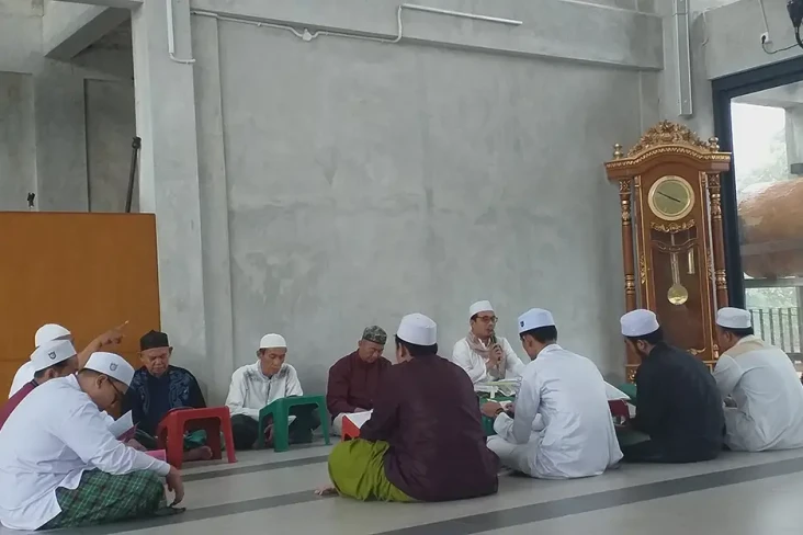 Jelang Buka Puasa, Remaja...