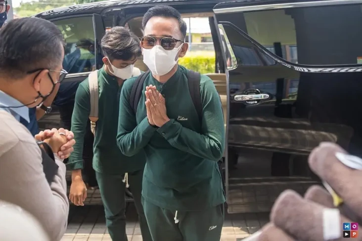Gerai Ayam Tutup, Raffi...