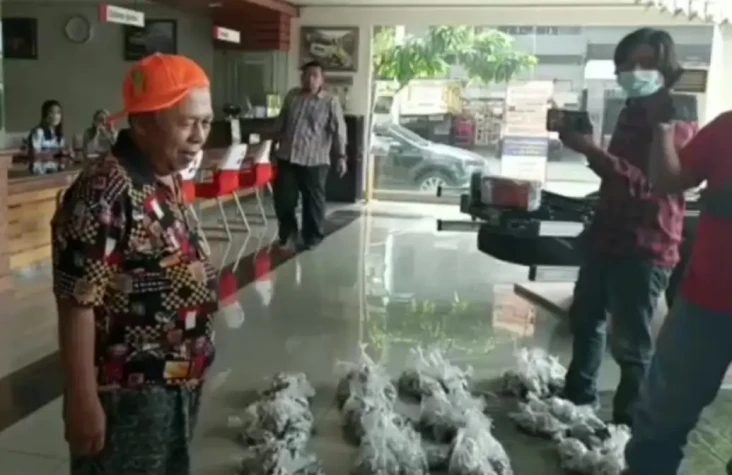Pengusaha Jembatan Perahu...