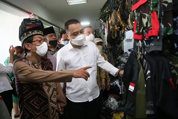 Lewat Jalan Panjang...
