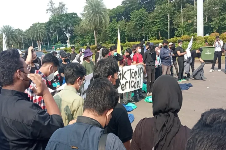 Simbol Berpihak ke Rakyat,...
