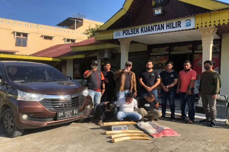 Polisi Bekuk Komplotan...