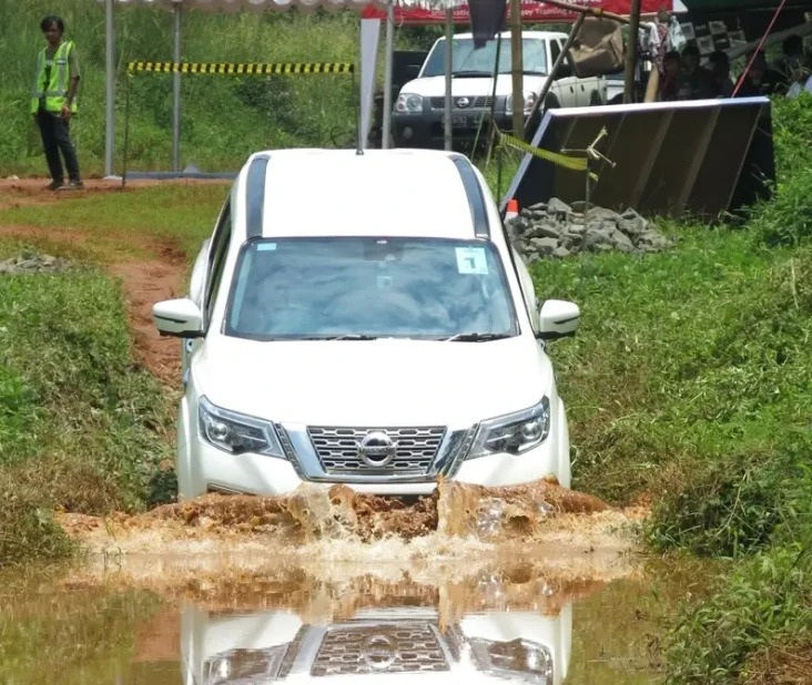 Nissan Babak Belur di...