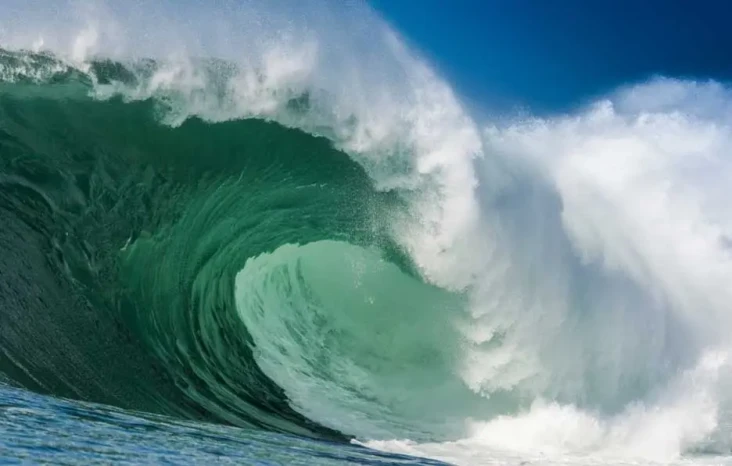Ini Gelombang Tsunami...