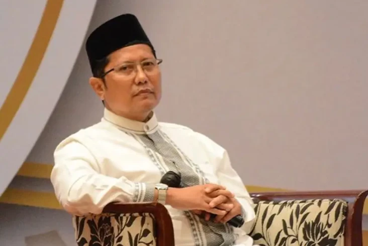 KH Cholil Nafis Dukung...