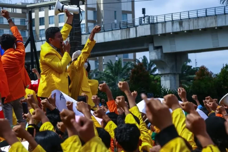 BEM SI Gelar Demo di...