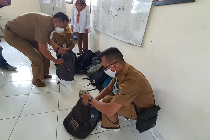 Tangsel Ancam Pecat...