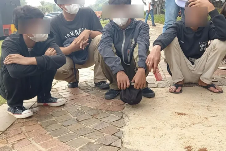 Bawa Peluru Senpi, Polisi...
