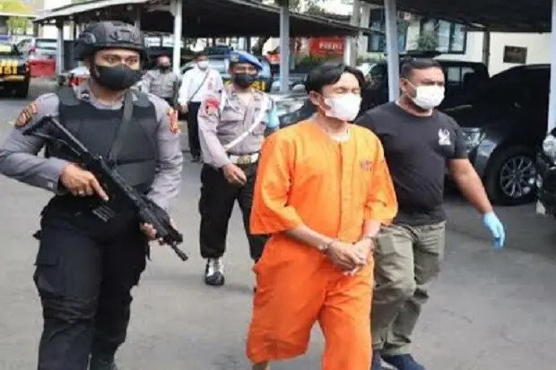 Tak Tahan Lihat Kemolekan...