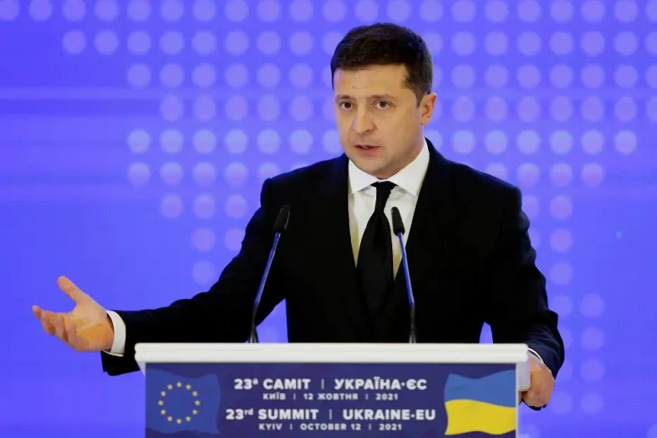 Zelensky Tak Sudi Serahkan...