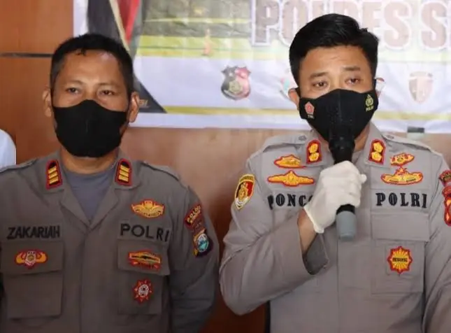 100 Aparat Kepolisian...